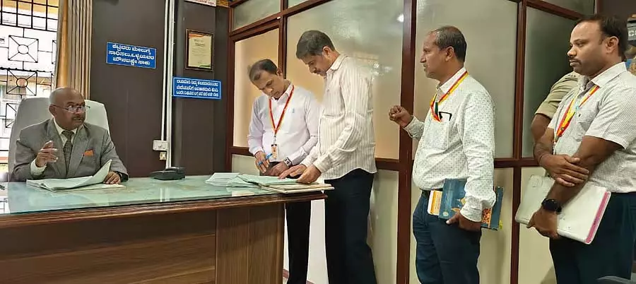 नगर परिषद प्रक्रियागत खामियां: उपलोकायुक्त ने अधिकारियों को लगाई फटकार नगर परिषद प्रक्रियागत खामियां: उपलोकायुक्त ने अधिकारियों को लगाई फटकार