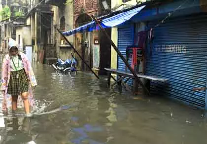 Kolkata: करंट से मौत का सिलसिला जारी, अब तक 11 की गई जान Kolkata: करंट से मौत का सिलसिला जारी, अब तक 11 की गई जान
