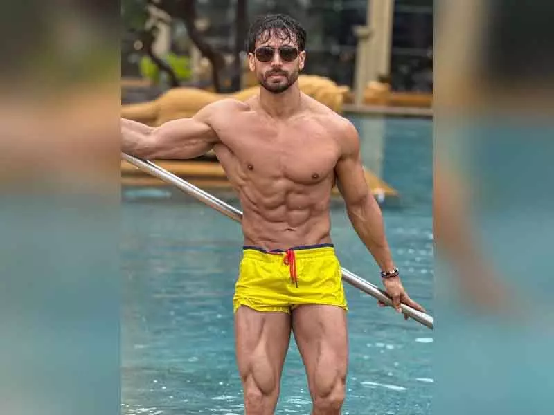 Tiger Shroff: पूल में आराम का आनंद लेते हुए अपना दिन बिताया Tiger Shroff: पूल में आराम का आनंद लेते हुए अपना दिन बिताया