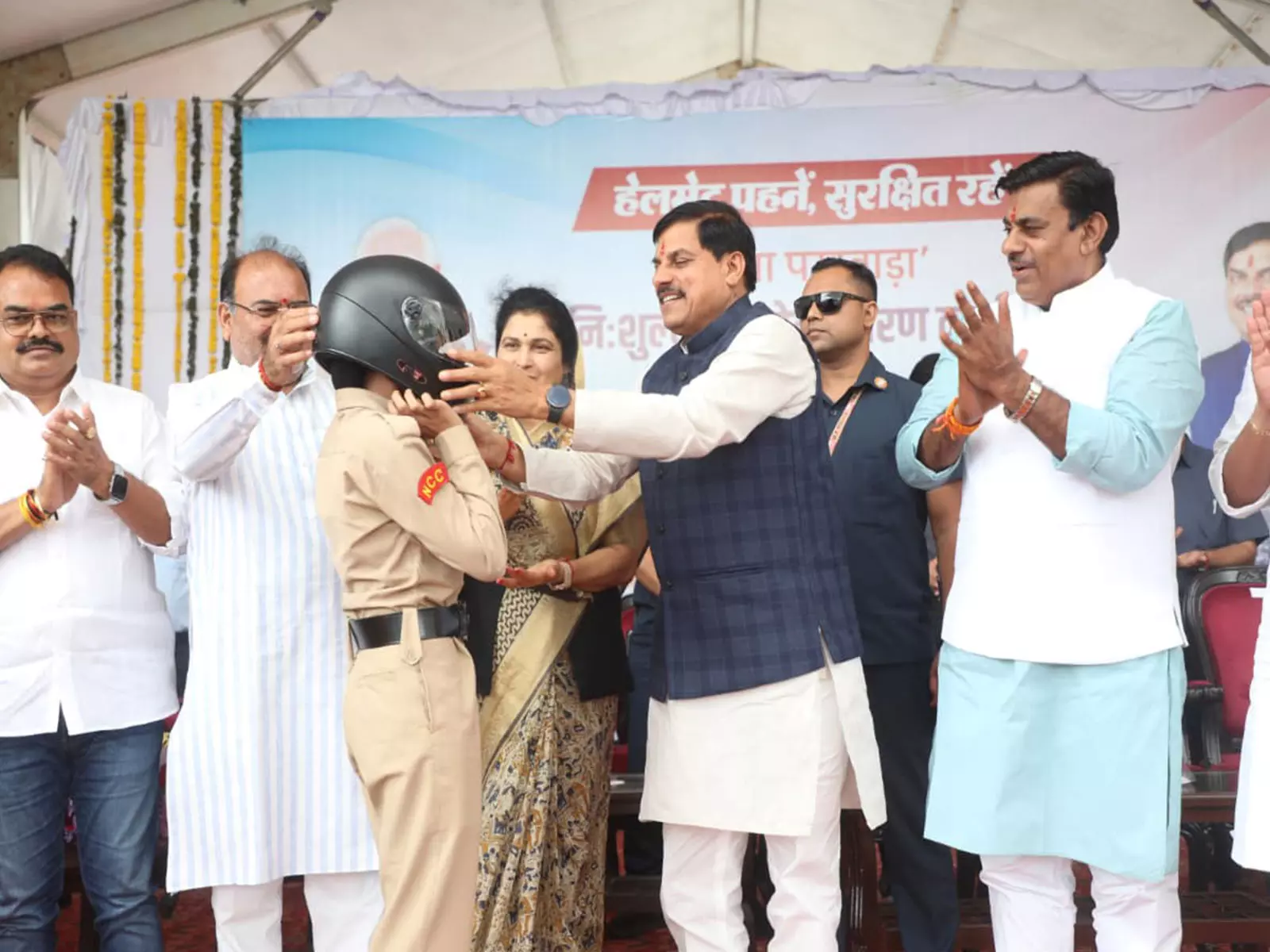 मध्य प्रदेश में मुख्यमंत्री यादव ने सड़क सुरक्षा अभियान शुरू किया मध्य प्रदेश में मुख्यमंत्री यादव ने सड़क सुरक्षा अभियान शुरू किया