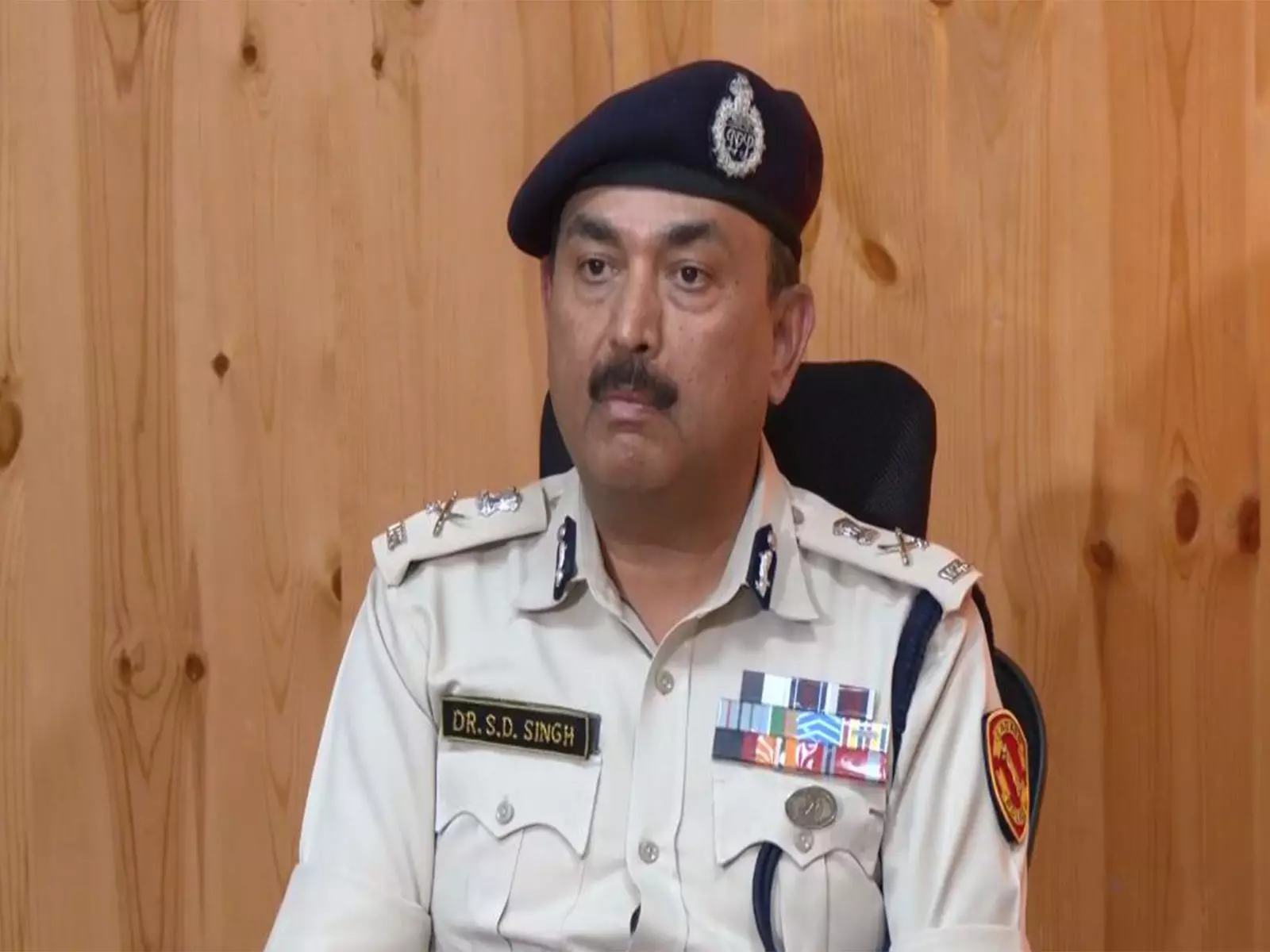 44 लोग गिरफ्तार, सोनम वांगचुक समेत मुख्य आरोपी गिरफ्तार: लद्दाख DGP 44 लोग गिरफ्तार, सोनम वांगचुक समेत मुख्य आरोपी गिरफ्तार: लद्दाख DGP