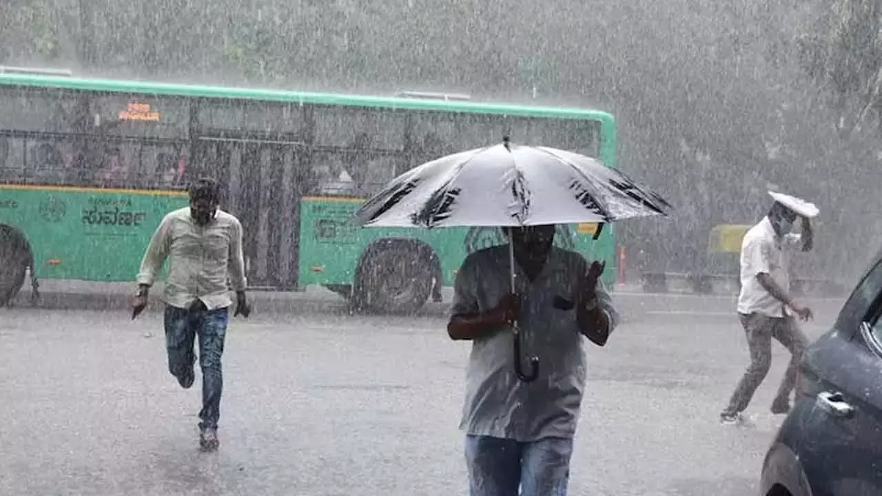 Andhra: भारी बारिश से कुरनूल जिले में व्यापक व्यवधान Andhra: भारी बारिश से कुरनूल जिले में व्यापक व्यवधान