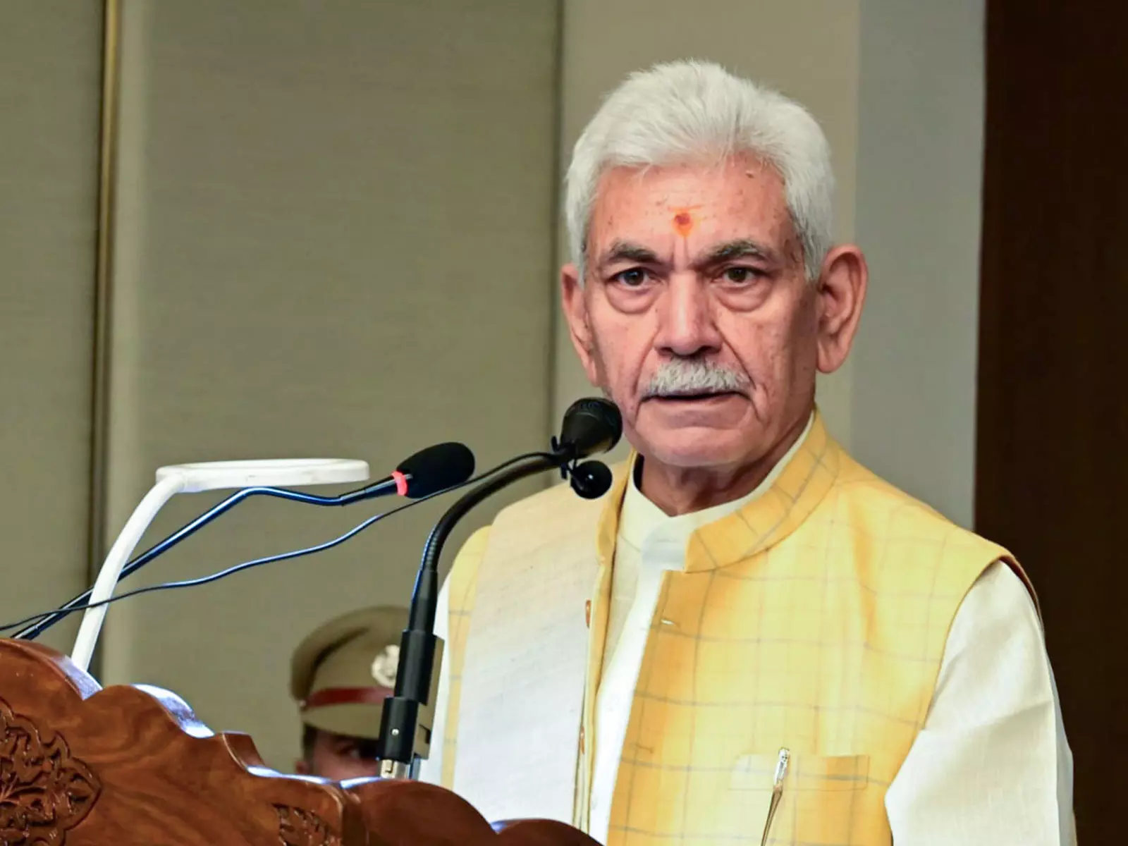 उपराज्यपाल सिन्हा ने कश्मीर घाटी में बंद पड़े 7 पर्यटन स्थलों को फिर से खोलने की मंजूरी दी उपराज्यपाल सिन्हा ने कश्मीर घाटी में बंद पड़े 7 पर्यटन स्थलों को फिर से खोलने की मंजूरी दी