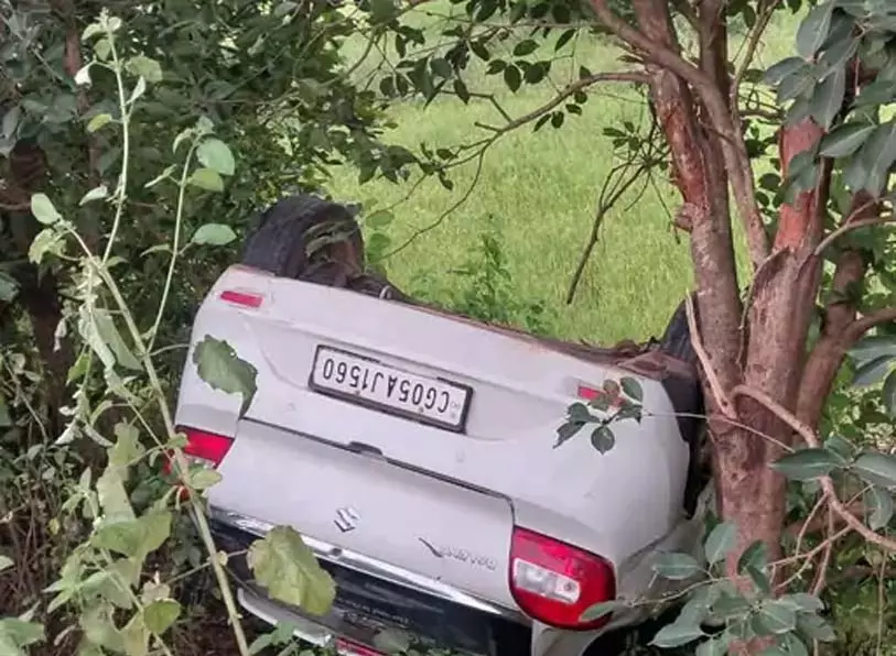 मगरलोड थाना क्षेत्र में कार पलटी, बच्ची समेत तीन लोगों की जान बची मगरलोड थाना क्षेत्र में कार पलटी, बच्ची समेत तीन लोगों की जान बची