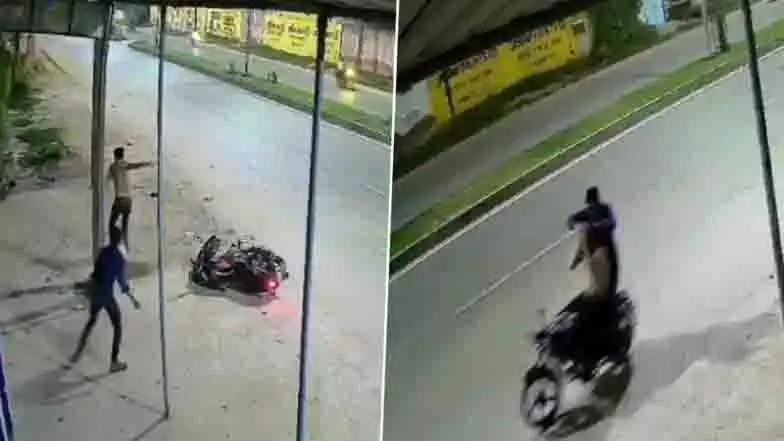 तालीमुद्दीन इंटर कॉलेज के पास दोस्त ने युवक पर किया चाकू से हमला तालीमुद्दीन इंटर कॉलेज के पास दोस्त ने युवक पर किया चाकू से हमला