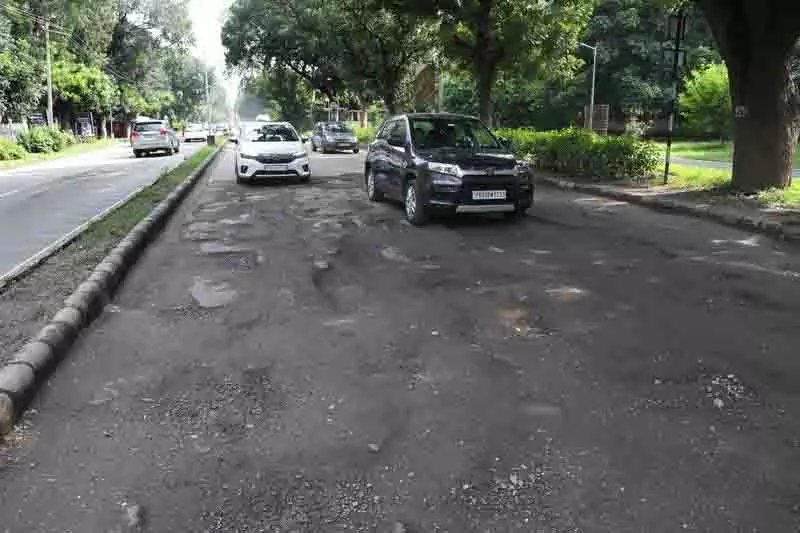 Chandigarh MC ने सड़क परियोजनाओं के लिए दोष दायित्व अवधि को 3 वर्ष तक बढ़ाया Chandigarh MC ने सड़क परियोजनाओं के लिए दोष दायित्व अवधि को 3 वर्ष तक बढ़ाया