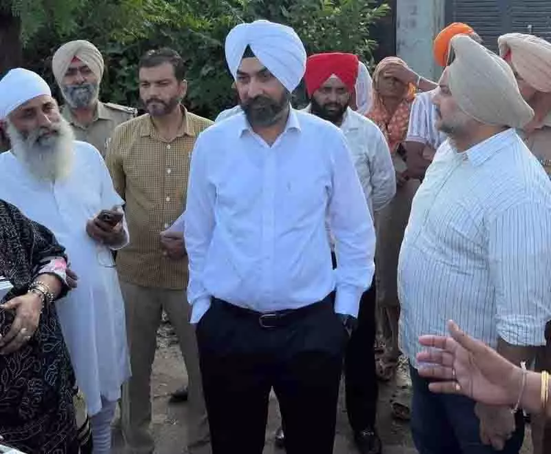 Gurdaspur न्यायपालिका बाढ़ पीड़ितों की सहायता के लिए आगे आई Gurdaspur न्यायपालिका बाढ़ पीड़ितों की सहायता के लिए आगे आई