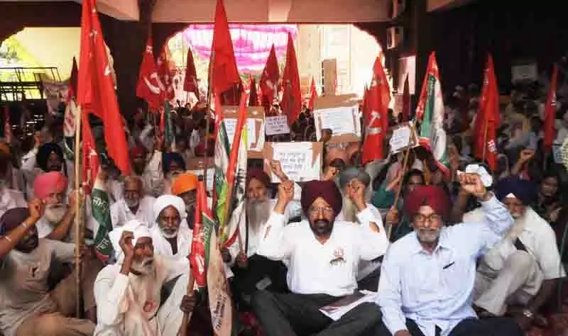 RMPI ने विरोध प्रदर्शन कर 40,000 करोड़ रुपये की बाढ़ राहत की मांग की RMPI ने विरोध प्रदर्शन कर 40,000 करोड़ रुपये की बाढ़ राहत की मांग की