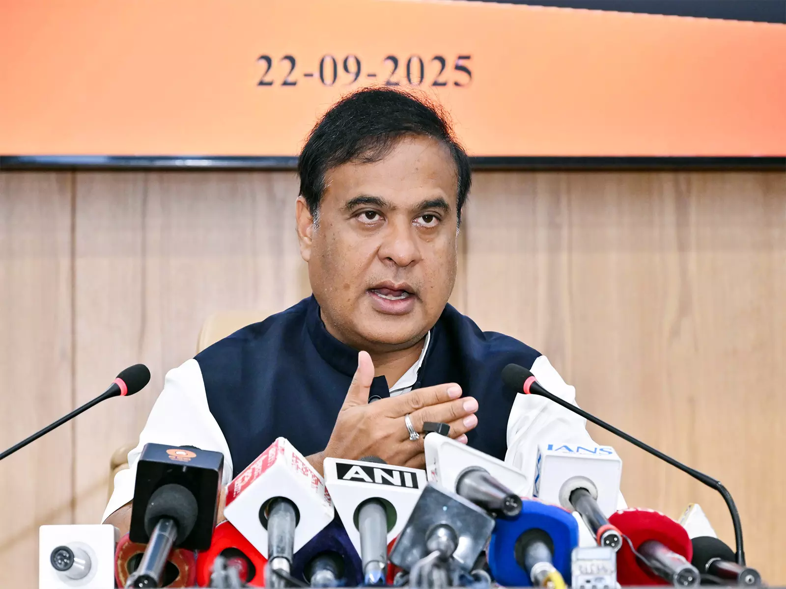 Assam में गायक जुबीन गर्ग की मौत पर लुकआउट नोटिस जारी Assam में गायक जुबीन गर्ग की मौत पर लुकआउट नोटिस जारी