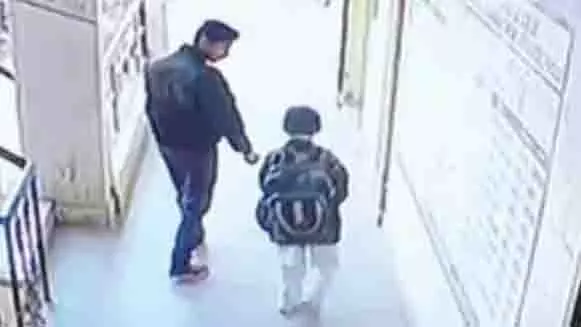 Bhopal: मासूम की हत्या, जांच में सामने आया ट्यूटर के जुनूनी प्यार का सच Bhopal: मासूम की हत्या, जांच में सामने आया ट्यूटर के जुनूनी प्यार का सच