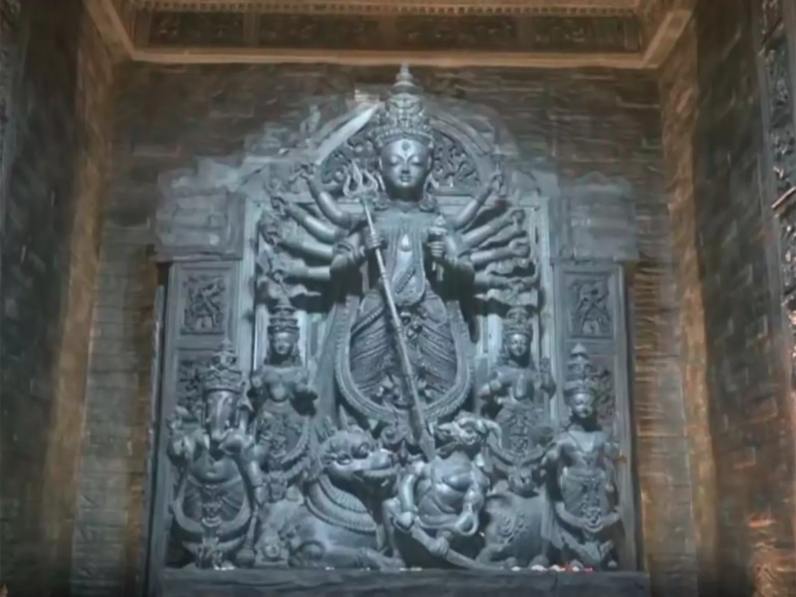 Durga Puja 2025: त्रिधारा अकालबोधन में गुफा कला दुर्गा पंडाल के साथ पूर्वजों को किया गया याद Durga Puja 2025: त्रिधारा अकालबोधन में गुफा कला दुर्गा पंडाल के साथ पूर्वजों को किया गया याद