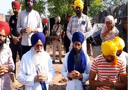 गग्गड़ गांव के 3 परिवारों की हुई घर वापसी, ईसाई धर्म छोड़ फिर अपनाया सिख रूप गग्गड़ गांव के 3 परिवारों की हुई घर वापसी, ईसाई धर्म छोड़ फिर अपनाया सिख रूप