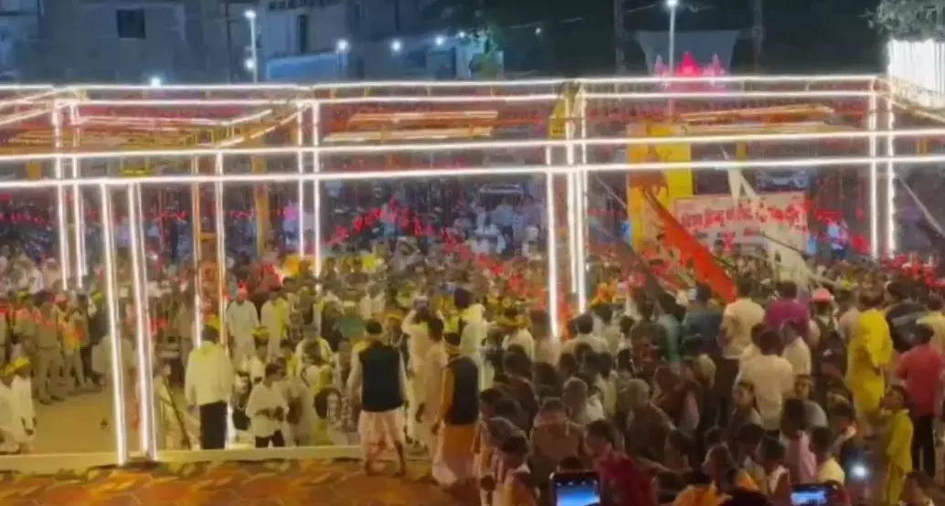 CG: गरबा उत्सव के दौरान छात्रों में विवाद, मुस्लिम छात्र ने हिंदू छात्र पर किया हमला CG: गरबा उत्सव के दौरान छात्रों में विवाद, मुस्लिम छात्र ने हिंदू छात्र पर किया हमला