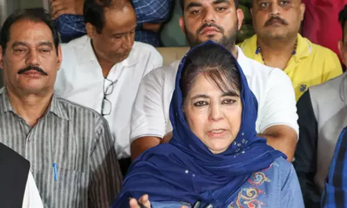 महबूबा मुफ्ती ने सोनम वांगचुक की गिरफ्तारी की निंदा की महबूबा मुफ्ती ने सोनम वांगचुक की गिरफ्तारी की निंदा की