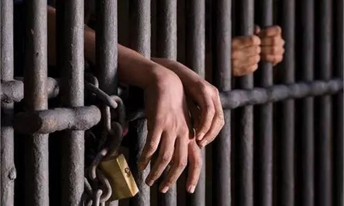 फरार चल रहे पुलिस अधिकारी से जुड़ी बड़ी खबर