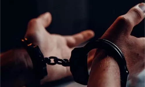 Jammu-Kashmir:ट्रक में मिला ऐसा सामान कि पुलिस को लगानी पड़ी हथकड़ी Jammu-Kashmir:ट्रक में मिला ऐसा सामान कि पुलिस को लगानी पड़ी हथकड़ी