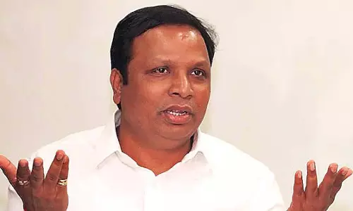 मंत्री ने तटीय सड़क और BVSL परियोजनाओं में मछुआरों के मुआवजे के लिए BMC मानदंड लागू करने का आदेश दिया