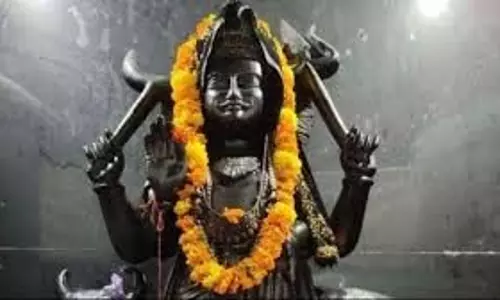 Shani Dev Ki Aarti : ॐ जय जय श्री शनिदेव भक्तों के लिए कल्याणकारी है, शनिदेव की आरती के बोल Shani Dev Ki Aarti : ॐ जय जय श्री शनिदेव भक्तों के लिए कल्याणकारी है, शनिदेव की आरती के बोल
