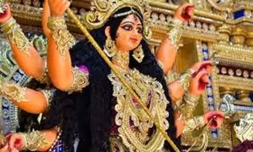 Navratri 2025 Day 6: नवरात्रि के छठे दिन देवी मां को इन चीजों का भोग लगाए Navratri 2025 Day 6: नवरात्रि के छठे दिन देवी मां को इन चीजों का भोग लगाए