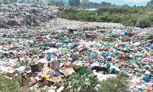 ठोस अपशिष्ट प्रबंधन की कमी से बारामूला में झेलम में जा रहा कचरा ठोस अपशिष्ट प्रबंधन की कमी से बारामूला में झेलम में जा रहा कचरा