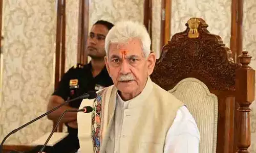 एलजी सिन्हा ने कट्टरपंथ व नशीली दवाओं के खिलाफ कार्रवाई का आह्वान किया एलजी सिन्हा ने कट्टरपंथ व नशीली दवाओं के खिलाफ कार्रवाई का आह्वान किया