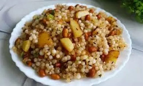 Recipe: ऐसे बनाएं कुरकुरी मूंगफली-साबूदाना खिचड़ी