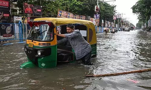हैदराबाद में बाढ़ : 1000 लोगों को निकाला गया हैदराबाद में बाढ़ : 1000 लोगों को निकाला गया