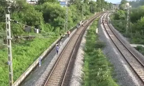 दशहरा के लिए घर लौट रहे प्रवासी मजदूर का ओडिशा में रेलवे ट्रैक पर शव मिला दशहरा के लिए घर लौट रहे प्रवासी मजदूर का ओडिशा में रेलवे ट्रैक पर शव मिला