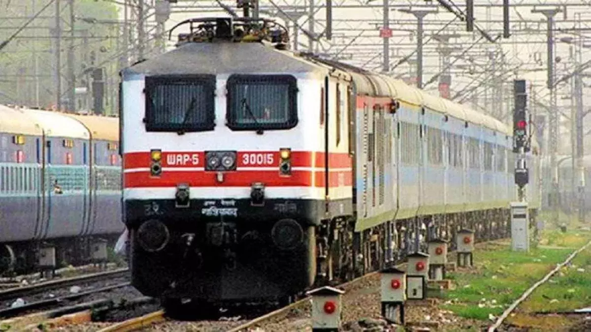 Gwalior: रेल दुर्घटना कम करने के लिए धौलपुर-बीना मार्ग पर AI Gwalior: रेल दुर्घटना कम करने के लिए धौलपुर-बीना मार्ग पर AI