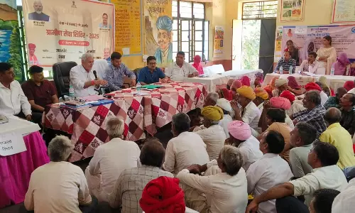 Jaipur: ग्रामीण सेवा शिविर में महिला कृषकों को मिनी बीज किट किए वितरित