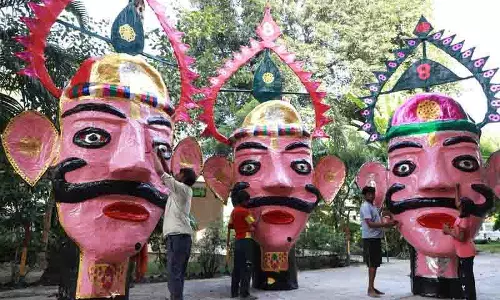 Agra के मुस्लिम कारीगरों द्वारा तैयार किए गए जालंधर के दशहरा के पुतले