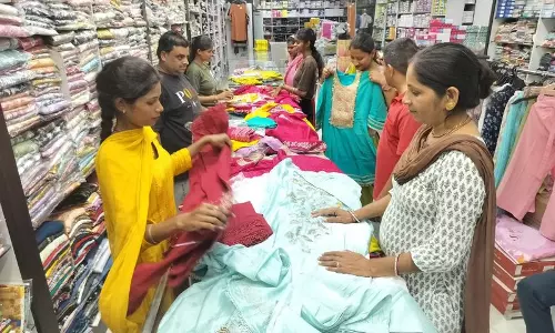 Haryana : त्योहारी सीजन में सिरसा के बाजारों में खरीदारों की भीड़ उमड़ पड़ी