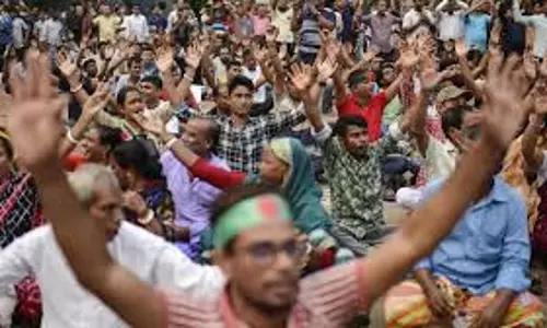 Bangladesh: मंदिरों पर हमलों के बीच हिंदू समुदाय ने सुरक्षा की मांग की Bangladesh: मंदिरों पर हमलों के बीच हिंदू समुदाय ने सुरक्षा की मांग की