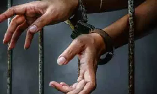 Pune: गांजा बेचने के आरोप में एक ही परिवार की 3 महिलाएं गिरफ्तार