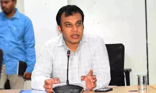 HC की फटकार के बाद सिरसिला कलेक्टर को परिवहन विभाग में स्थानांतरित किया गया HC की फटकार के बाद सिरसिला कलेक्टर को परिवहन विभाग में स्थानांतरित किया गया