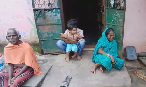 Nayagarh: बदमाशों ने लाखों का सोना और नकदी लूटी Nayagarh: बदमाशों ने लाखों का सोना और नकदी लूटी