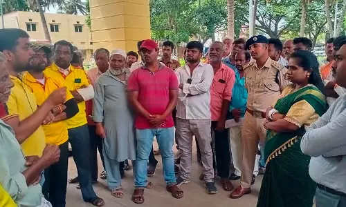 फसल क्षति मुआवजे की मांग: केआरएस कार्यकर्ताओं का विरोध प्रदर्शन