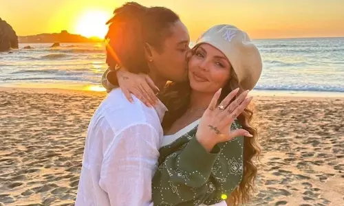 Jesy Nelson ने अपने बॉयफ्रेंड ज़ायन फोस्टर से सगाई की घोषणा की