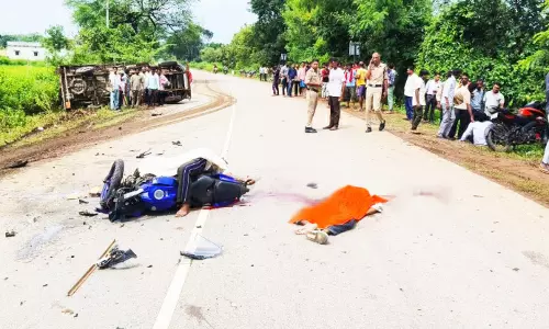 2 युवकों की दर्दनाक मौत, चार पहिया और बाइक के बीच हुई भिड़ंत