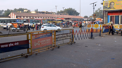 Bareilly: शहर में हिंसा के बाद बाजार में पसरा खामोशी का माहौल Bareilly: शहर में हिंसा के बाद बाजार में पसरा खामोशी का माहौल