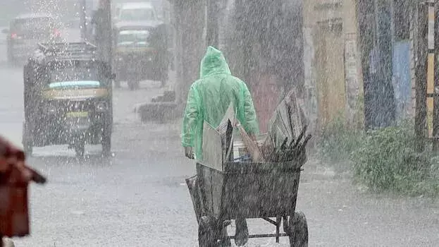 kerala: भारी बारिश और तूफानी हवाओं के चलते सावधानी बरतने का निर्देश kerala: भारी बारिश और तूफानी हवाओं के चलते सावधानी बरतने का निर्देश