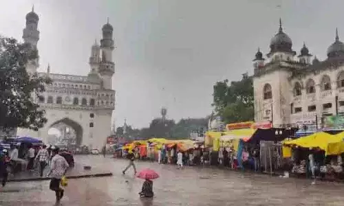 भारी बारिश से Hyderabad का पुराना शहर बेहाल, जलभराव से जूझ रहे लोग