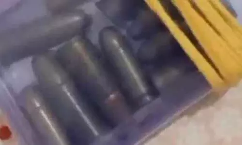 Gurugram: पुलिस लाइन में हेड कांस्टेबल के क्वार्टर से ड्रग्स और कारतूस बरामद Gurugram: पुलिस लाइन में हेड कांस्टेबल के क्वार्टर से ड्रग्स और कारतूस बरामद