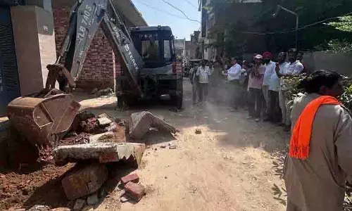 Ludhiana: फेरीवालों के ढांचों के अवैध हिस्से ध्वस्त