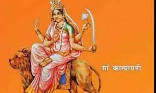 नवरात्रि छठे दिन: मंत्र और आरती के साथ पूजा निर्देश नवरात्रि छठे दिन: मंत्र और आरती के साथ पूजा निर्देश