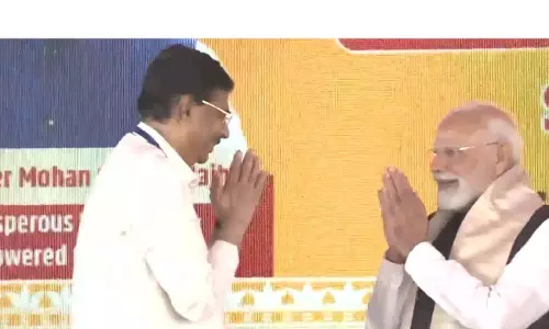 राज्यपाल हरि बाबू कंभमपति और सीएम मांझी ने PM मोदी का किया अभिनंदन
