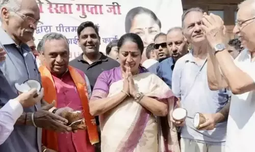 New Delhi: मुख्यमंत्री रेखा गुप्ता ने पीतमपुरा के लिए किया विकास कार्यों का शुभारंभ