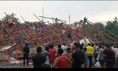 Jharkhand: मौसम की मार, 110 फीट ऊंचा पूजा पंडाल हुआ धराशायी Jharkhand: मौसम की मार, 110 फीट ऊंचा पूजा पंडाल हुआ धराशायी