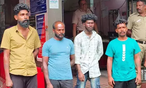 Kerala : व्यापारी पर हमला कर 2 लाख लूटने के आरोप में चार गिरफ्तार Kerala : व्यापारी पर हमला कर 2 लाख लूटने के आरोप में चार गिरफ्तार