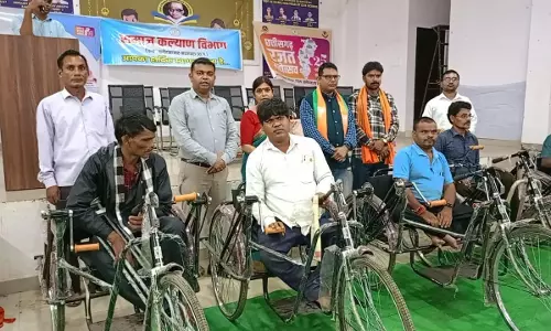 कसडोल में पेंशन समाधान और उपकरण वितरण शिविर क़ा आयोजन